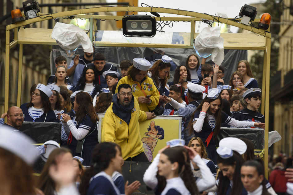 La rua de Carnestoltes 2023 de la Bisbal en imatges
