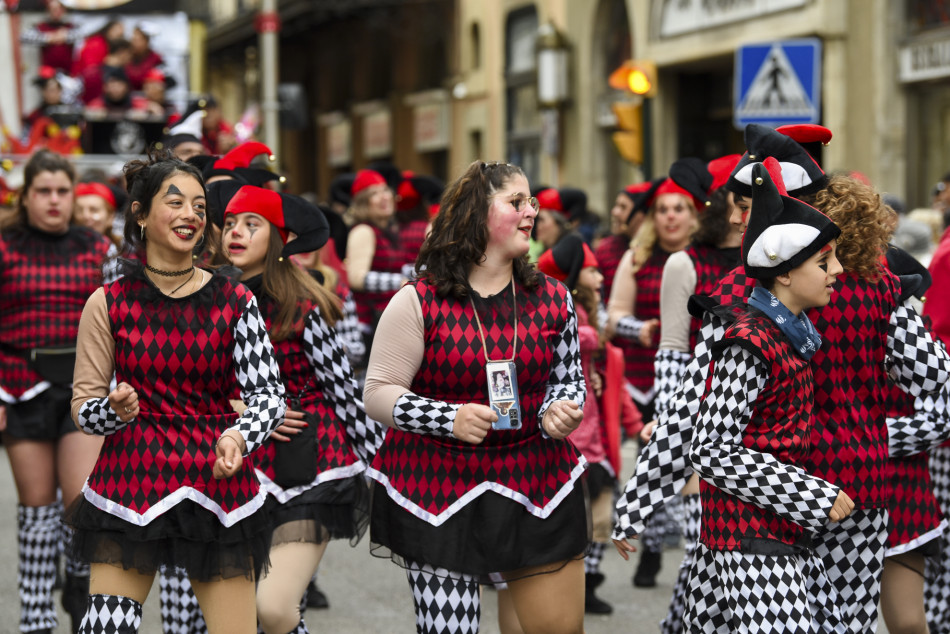 La rua de Carnestoltes 2023 de la Bisbal en imatges