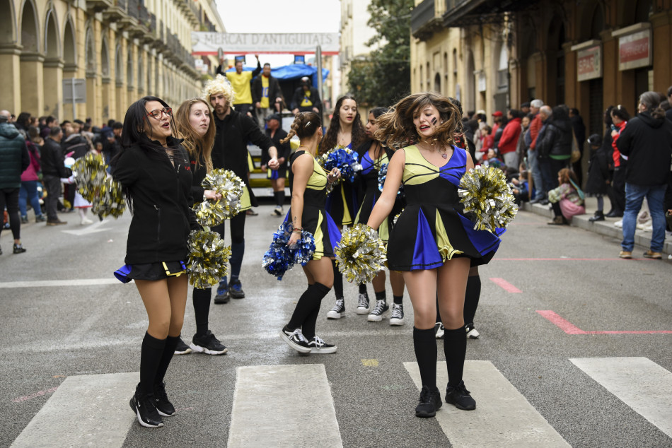 La rua de Carnestoltes 2023 de la Bisbal en imatges