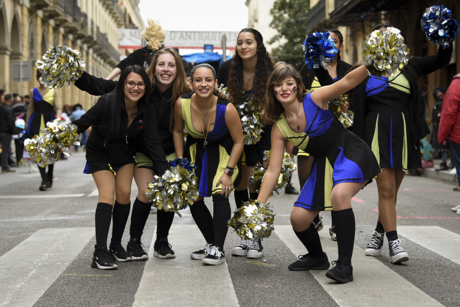 La rua de Carnestoltes 2023 de la Bisbal en imatges