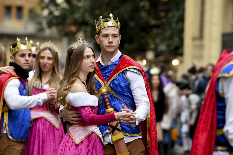 La rua de Carnestoltes 2023 de la Bisbal en imatges