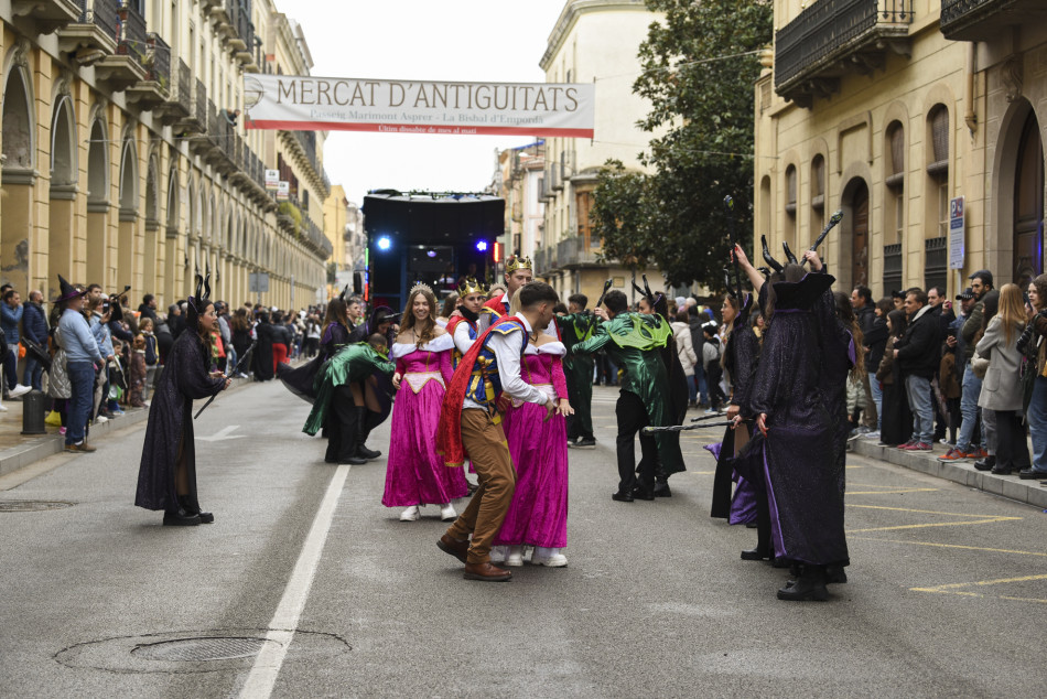 La rua de Carnestoltes 2023 de la Bisbal en imatges