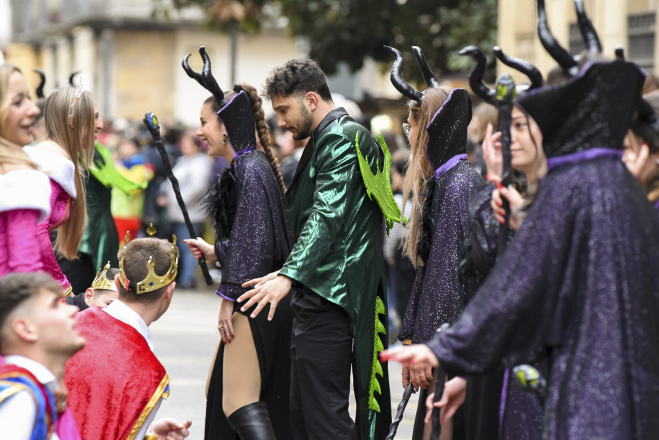 La rua de Carnestoltes 2023 de la Bisbal en imatges