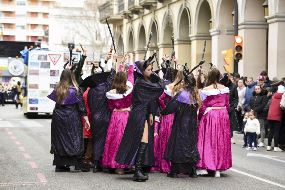 La rua de Carnestoltes 2023 de la Bisbal en imatges