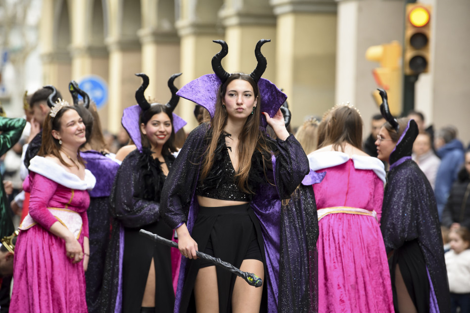 La rua de Carnestoltes 2023 de la Bisbal en imatges