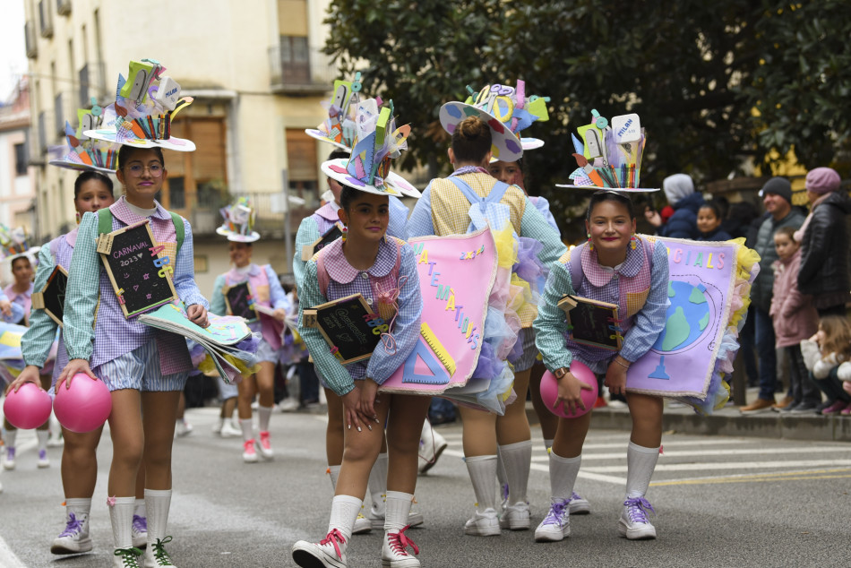 La rua de Carnestoltes 2023 de la Bisbal en imatges
