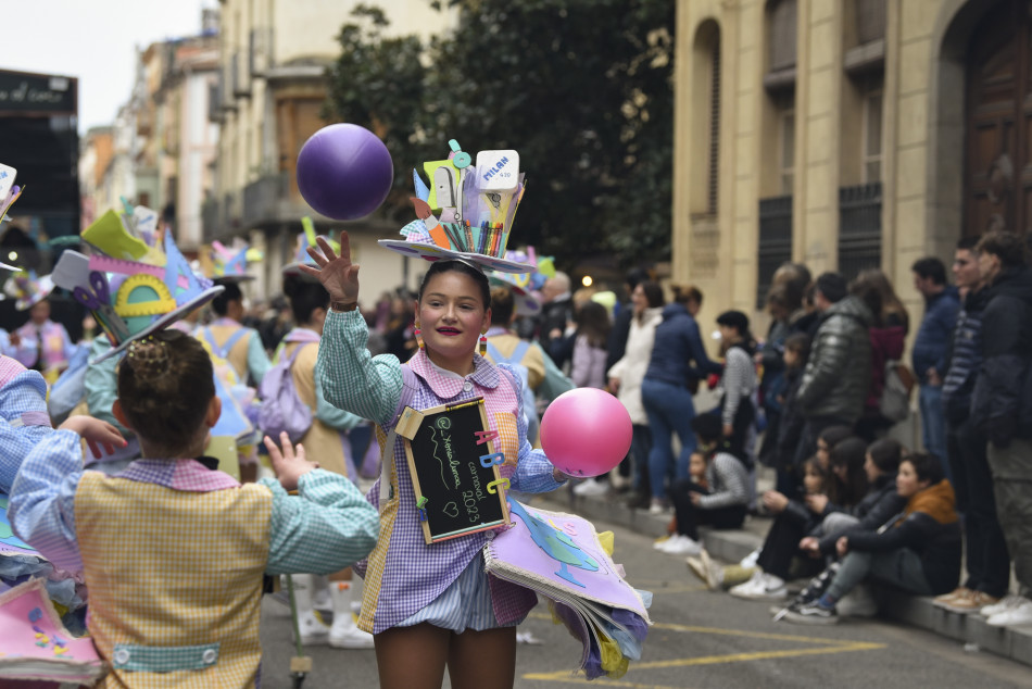 La rua de Carnestoltes 2023 de la Bisbal en imatges