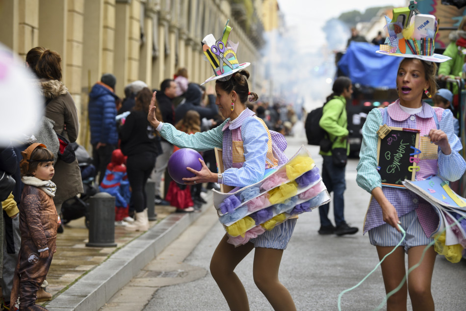La rua de Carnestoltes 2023 de la Bisbal en imatges