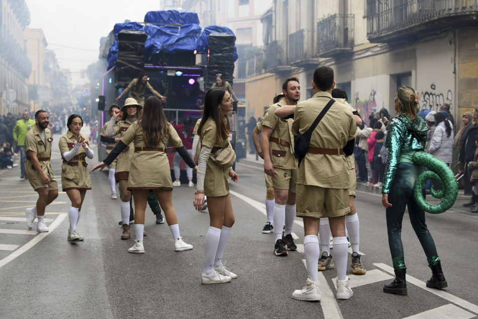 La rua de Carnestoltes 2023 de la Bisbal en imatges