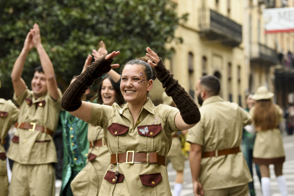 La rua de Carnestoltes 2023 de la Bisbal en imatges