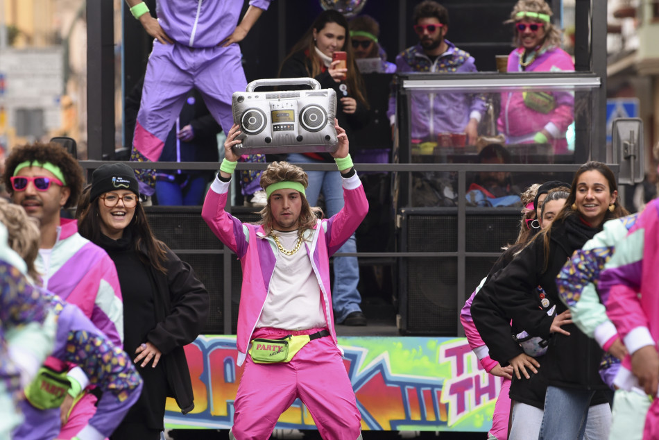 La rua de Carnestoltes 2023 de la Bisbal en imatges