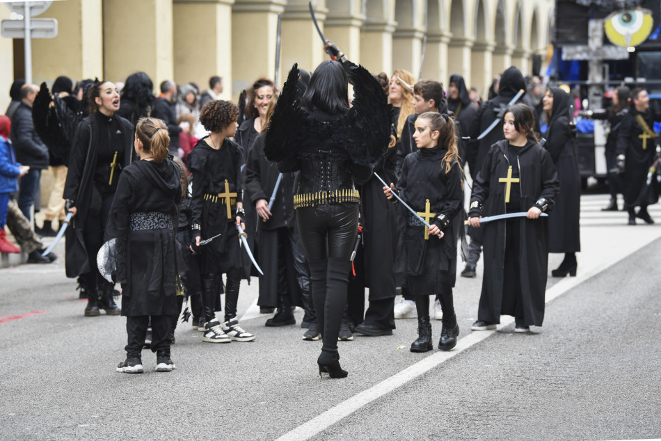 La rua de Carnestoltes 2023 de la Bisbal en imatges