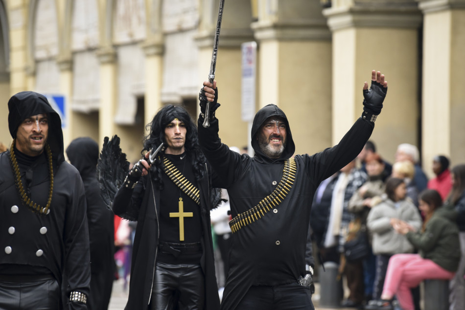 La rua de Carnestoltes 2023 de la Bisbal en imatges