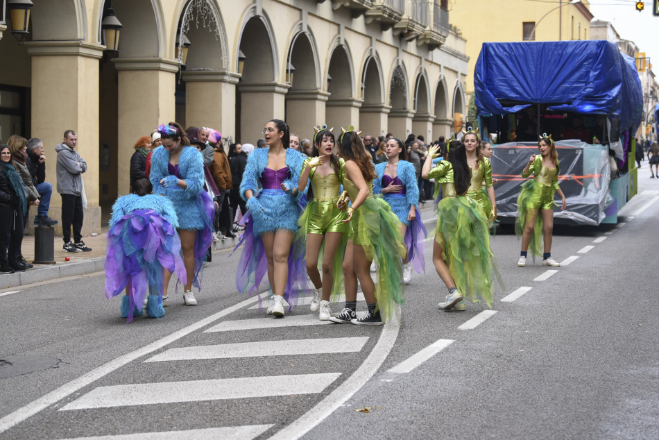 La rua de Carnestoltes 2023 de la Bisbal en imatges