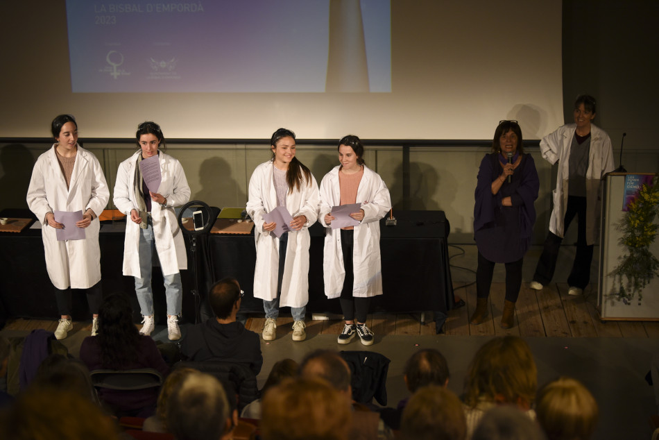 Imatges de 'La química de les joves' al Teatre Mundial pel 8M