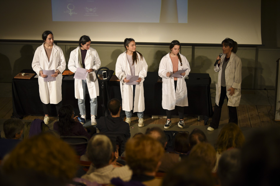 Imatges de 'La química de les joves' al Teatre Mundial pel 8M