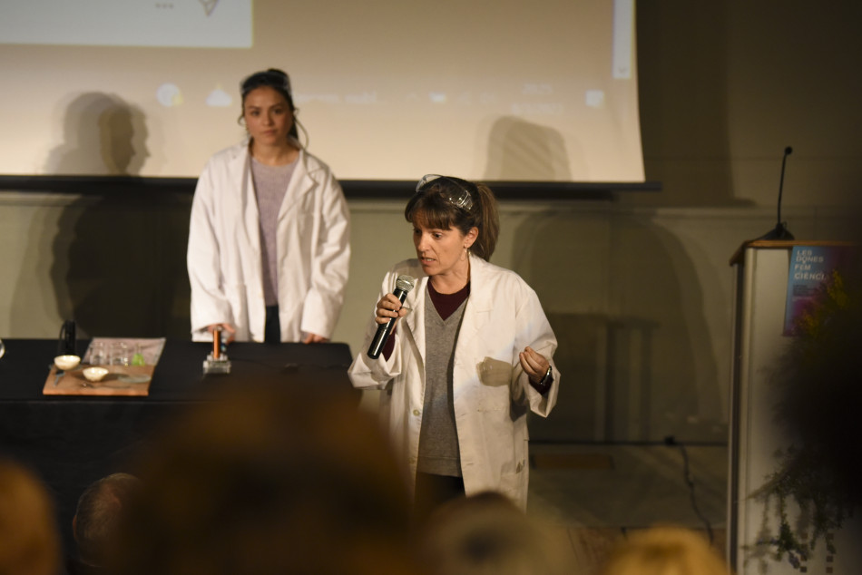 Imatges de 'La química de les joves' al Teatre Mundial pel 8M