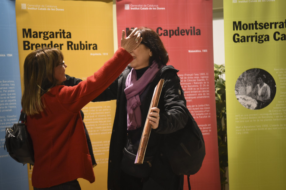 Imatges de 'La química de les joves' al Teatre Mundial pel 8M