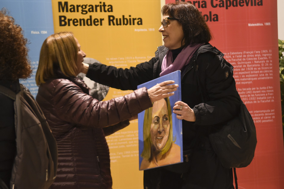 Imatges de 'La química de les joves' al Teatre Mundial pel 8M