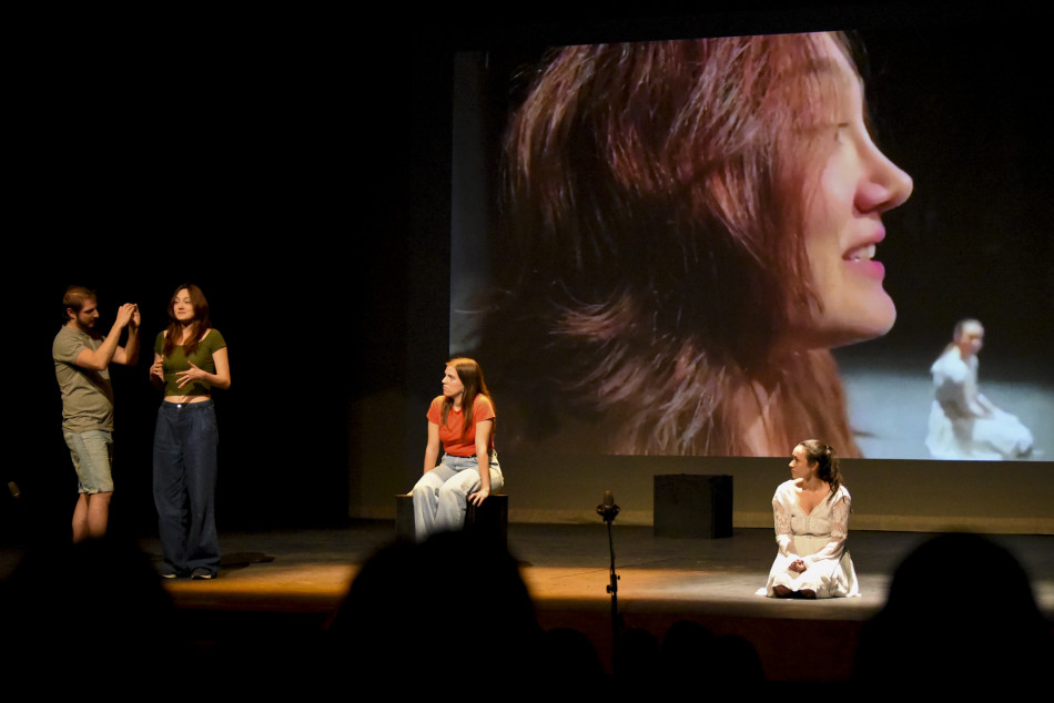 Nuevos Conocidos enceta el cicle MiT al Teatre Mundial amb més d’un centenar de persones