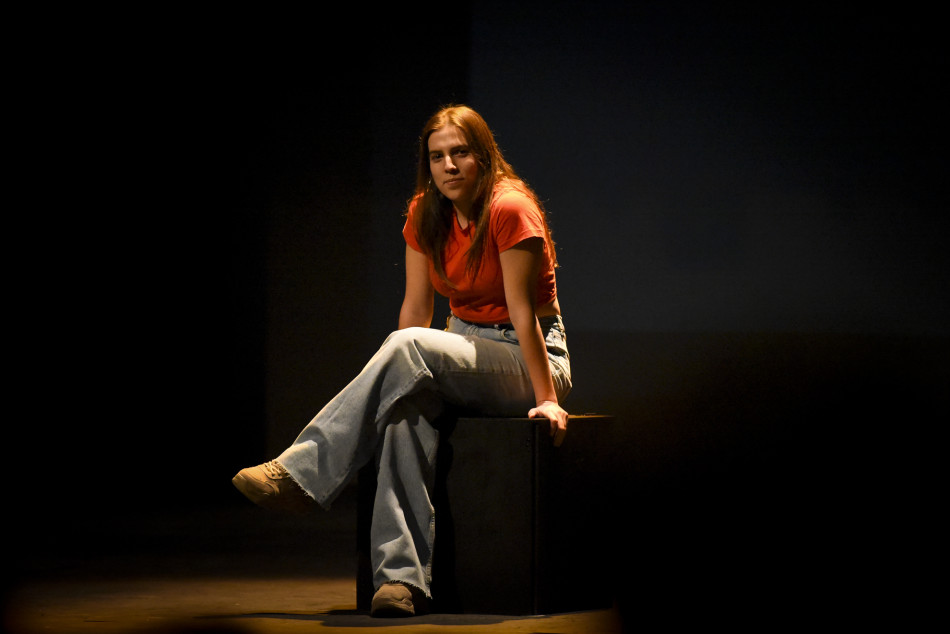 Nuevos Conocidos enceta el cicle MiT al Teatre Mundial amb més d’un centenar de persones