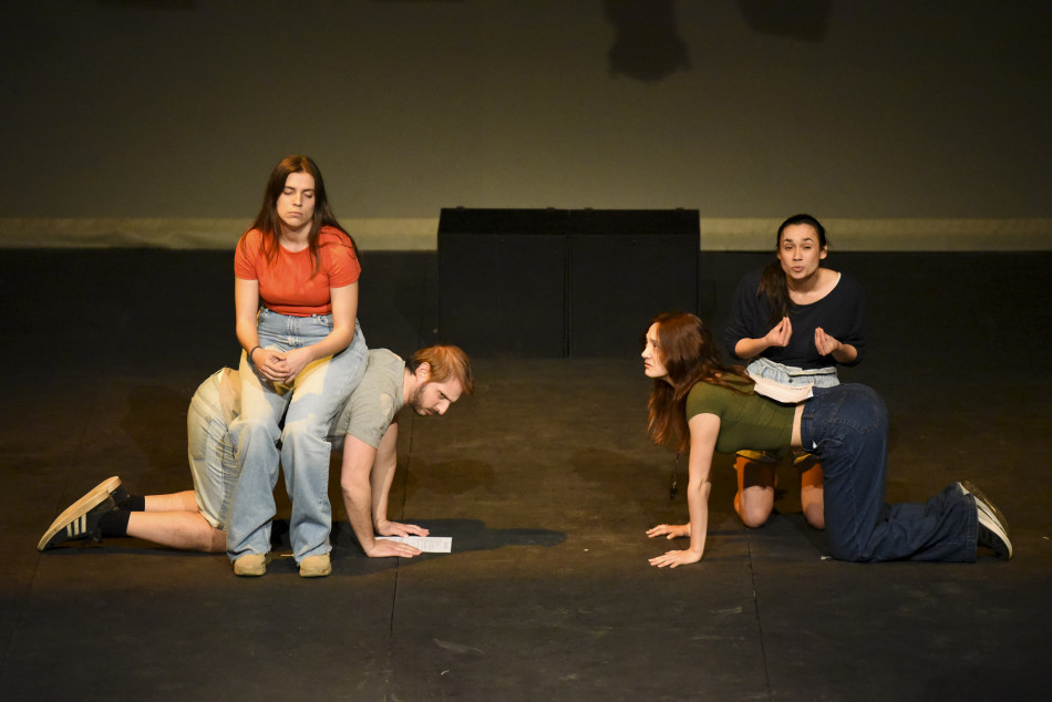 Nuevos Conocidos enceta el cicle MiT al Teatre Mundial amb més d’un centenar de persones