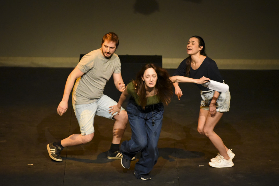 Nuevos Conocidos enceta el cicle MiT al Teatre Mundial amb més d’un centenar de persones