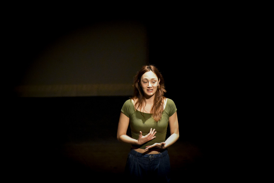 Nuevos Conocidos enceta el cicle MiT al Teatre Mundial amb més d’un centenar de persones