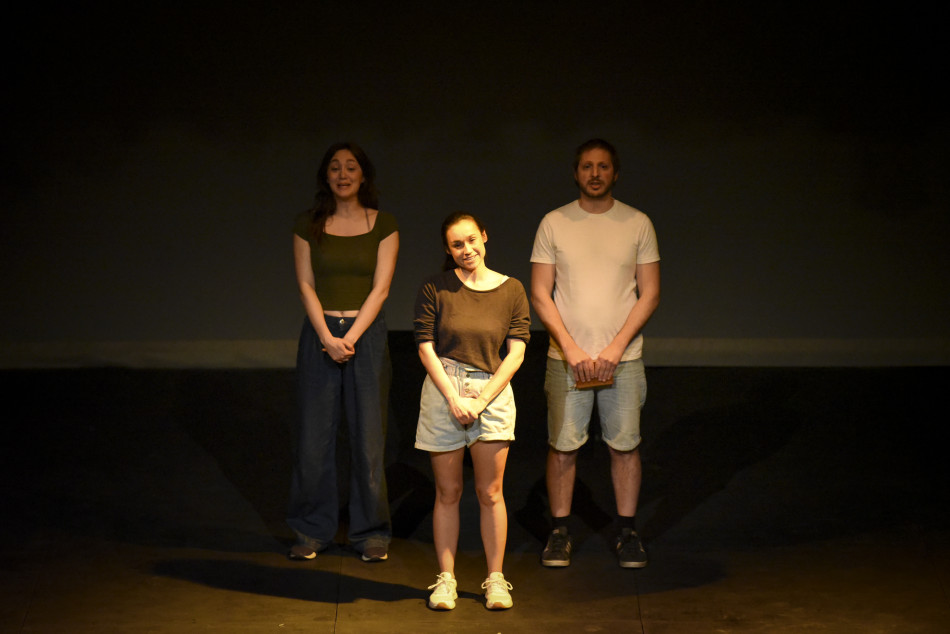 Nuevos Conocidos enceta el cicle MiT al Teatre Mundial amb més d’un centenar de persones