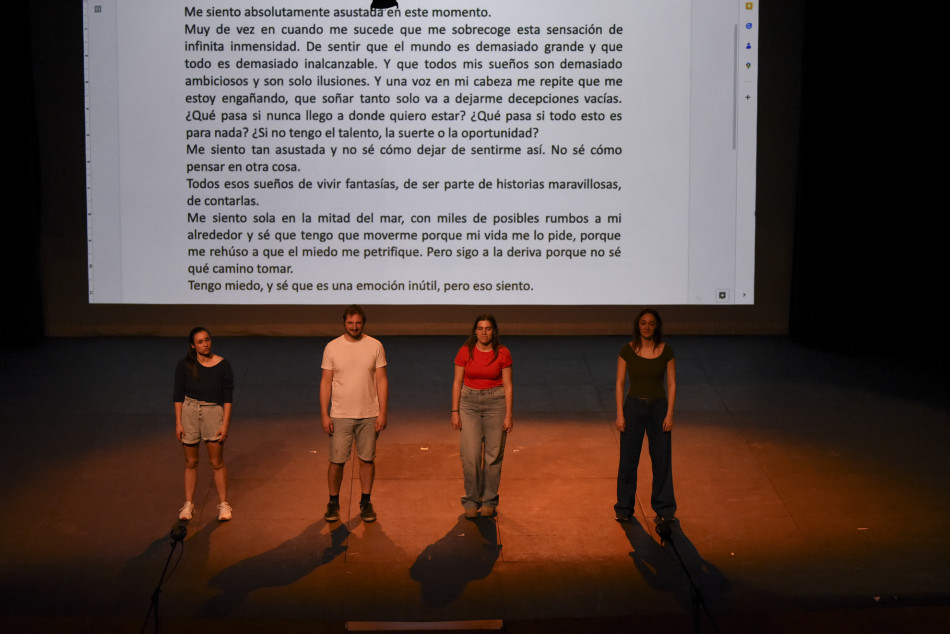 Nuevos Conocidos enceta el cicle MiT al Teatre Mundial amb més d’un centenar de persones