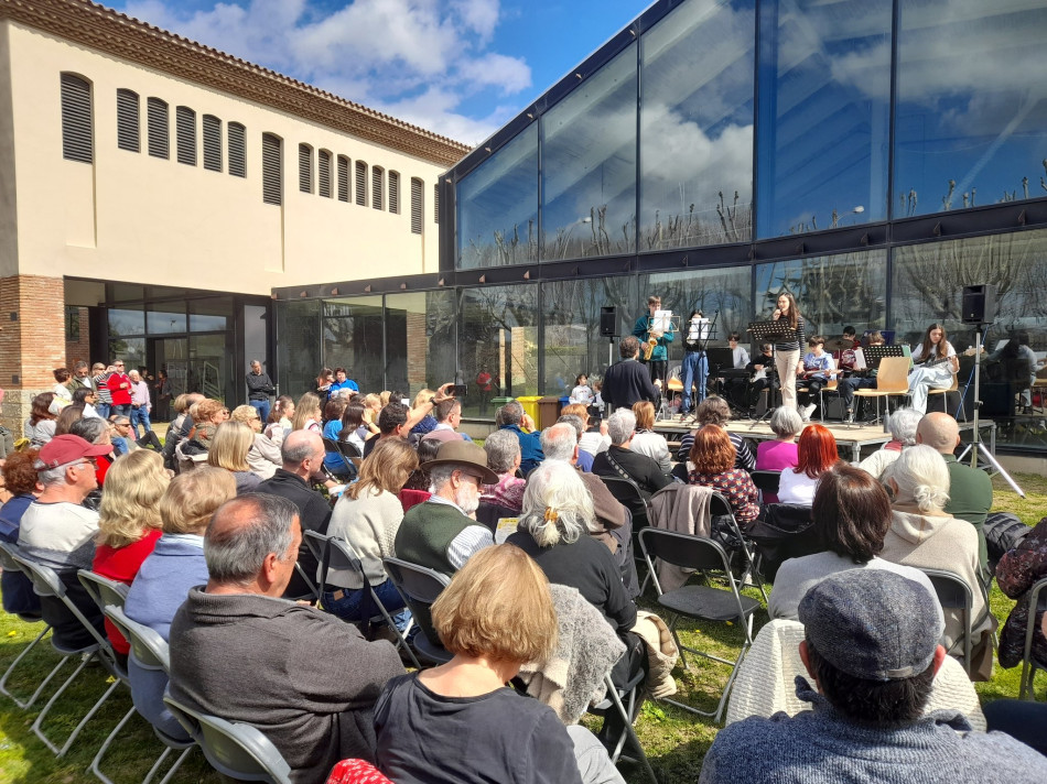 Èxit de públic i participants al Vermut amb Vers de la Bisbal d'Empordà