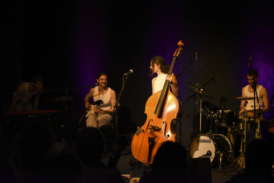 Imatges del concert de la presentació de 'Des de la cuina' de Magalí Datzira al Teatre Mundial en el marc del cicle MiT