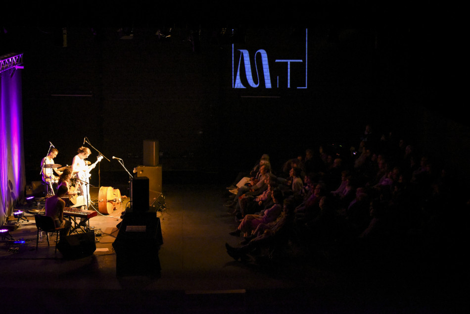 Imatges del concert de la presentació de 'Des de la cuina' de Magalí Datzira al Teatre Mundial en el marc del cicle MiT