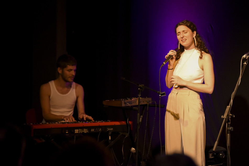 Imatges del concert de la presentació de 'Des de la cuina' de Magalí Datzira al Teatre Mundial en el marc del cicle MiT