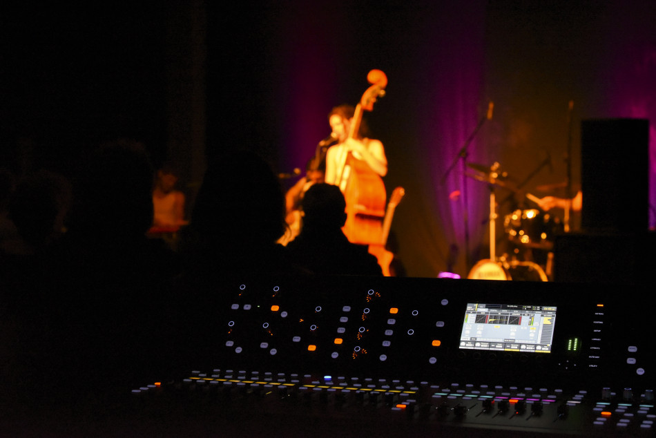 Imatges del concert de la presentació de 'Des de la cuina' de Magalí Datzira al Teatre Mundial en el marc del cicle MiT