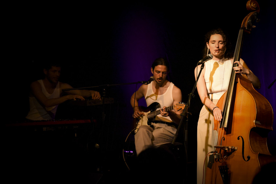 Imatges del concert de la presentació de 'Des de la cuina' de Magalí Datzira al Teatre Mundial en el marc del cicle MiT