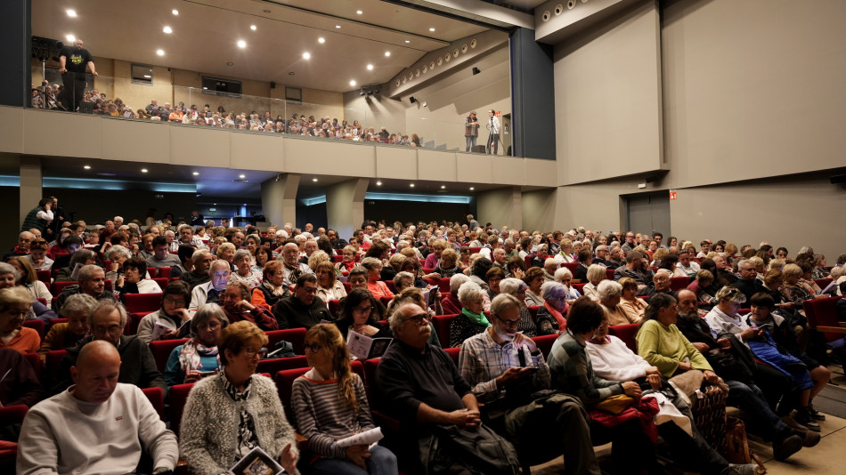 La recuperada Passió de la Bisbal d'Empordà omple el Teatre Mundial amb mig miler de persones