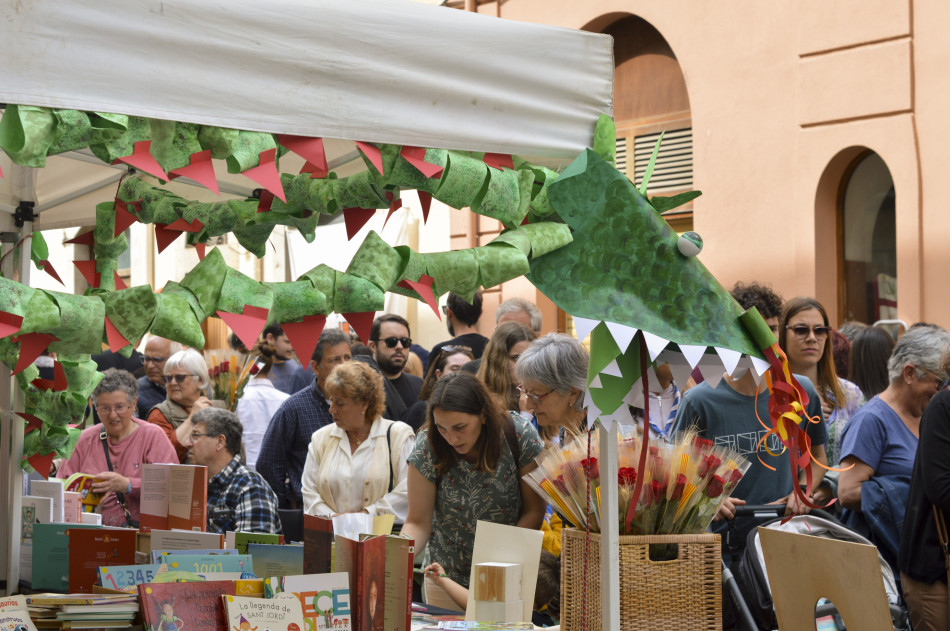 La Diada de Sant Jordi 2023 a la Bisbal d'Empordà en imatges