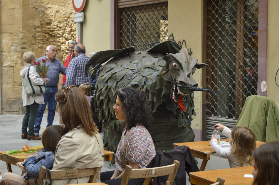 La Diada de Sant Jordi 2023 a la Bisbal d'Empordà en imatges