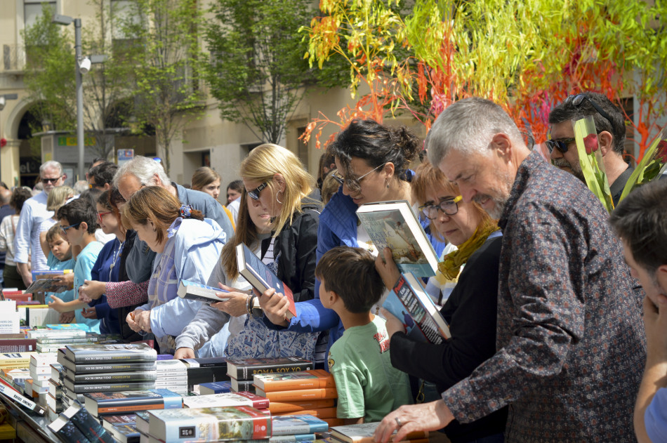 La Diada de Sant Jordi 2023 a la Bisbal d'Empordà en imatges