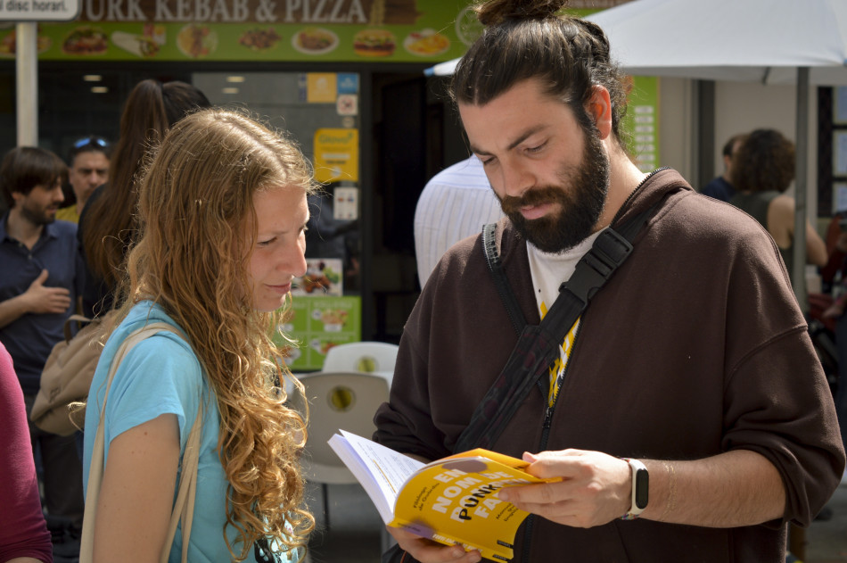 La Diada de Sant Jordi 2023 a la Bisbal d'Empordà en imatges