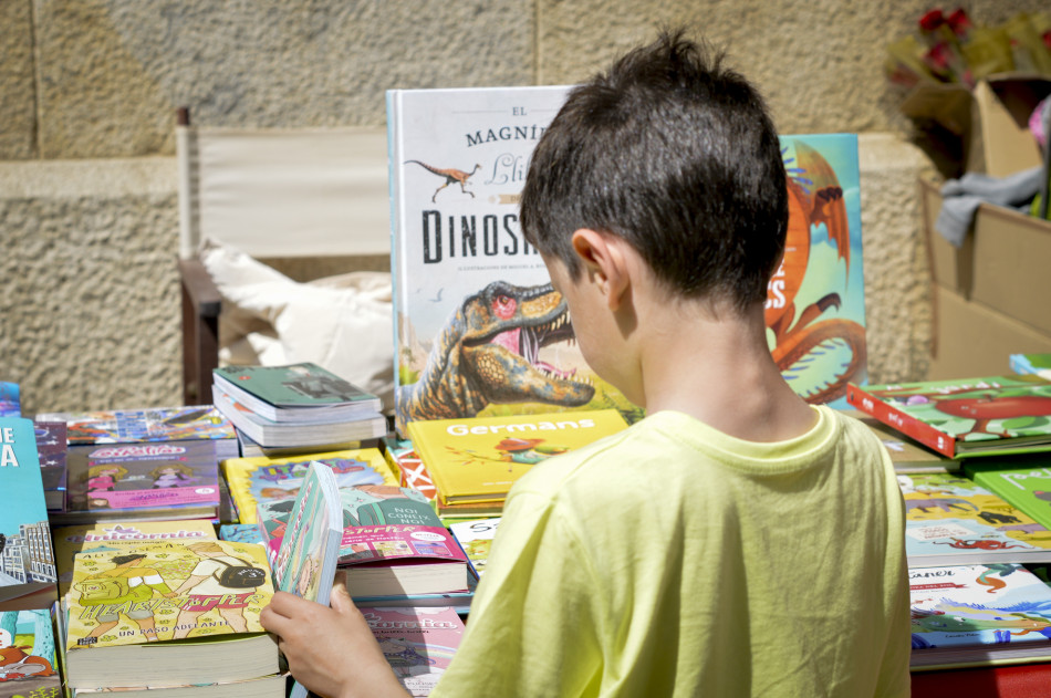 La Diada de Sant Jordi 2023 a la Bisbal d'Empordà en imatges