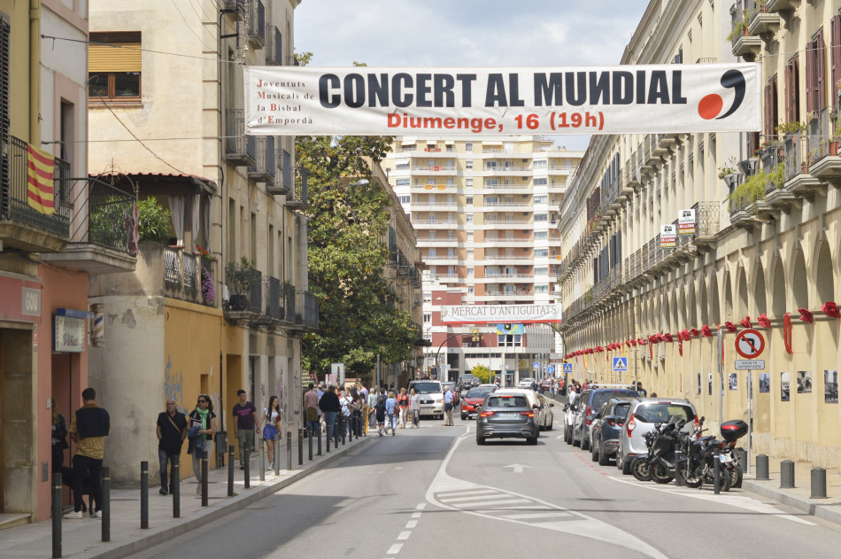 La Diada de Sant Jordi 2023 a la Bisbal d'Empordà en imatges