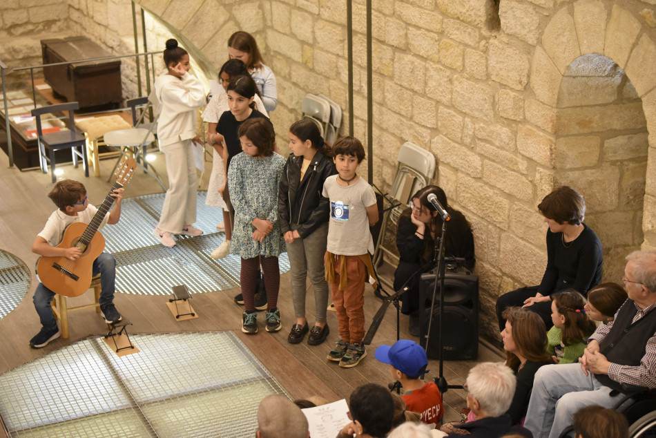El Castell Palau de la Bisbal d'Empordà s'omple de 'Poesies de Primavera'