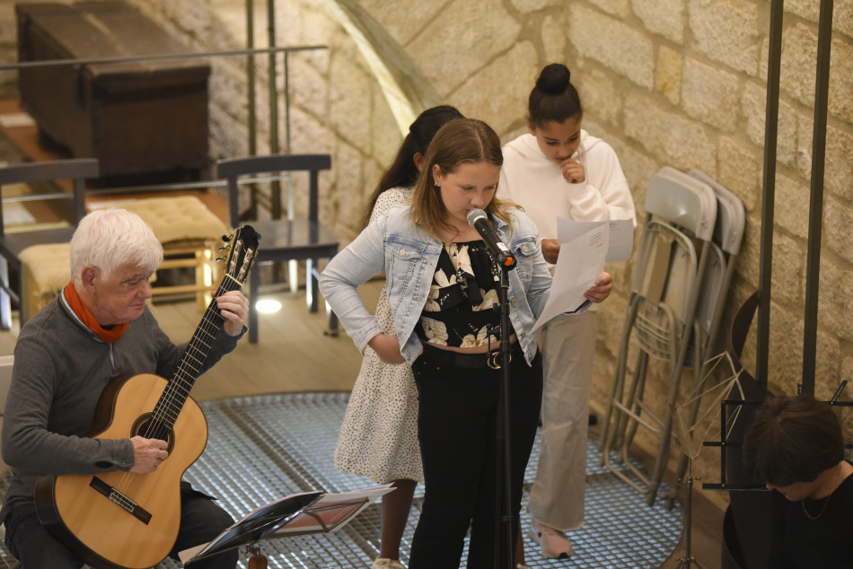 El Castell Palau de la Bisbal d'Empordà s'omple de 'Poesies de Primavera'