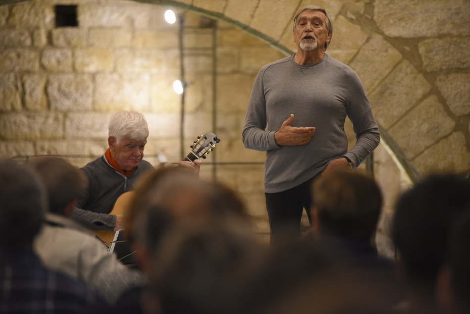El Castell Palau de la Bisbal d'Empordà s'omple de 'Poesies de Primavera'