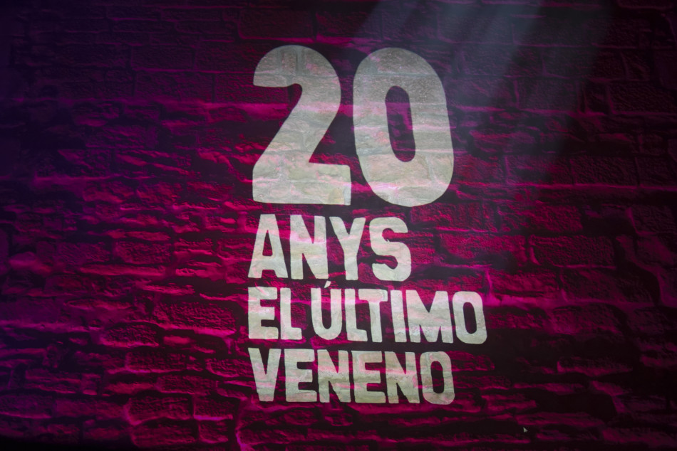 El Último Veneno celebra dues dècades als escenaris amb un concert especial que va omplir de gent la plaça del Castell