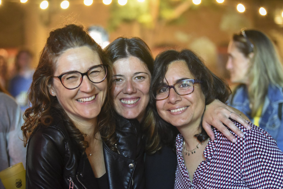 El Último Veneno celebra dues dècades als escenaris amb un concert especial que va omplir de gent la plaça del Castell