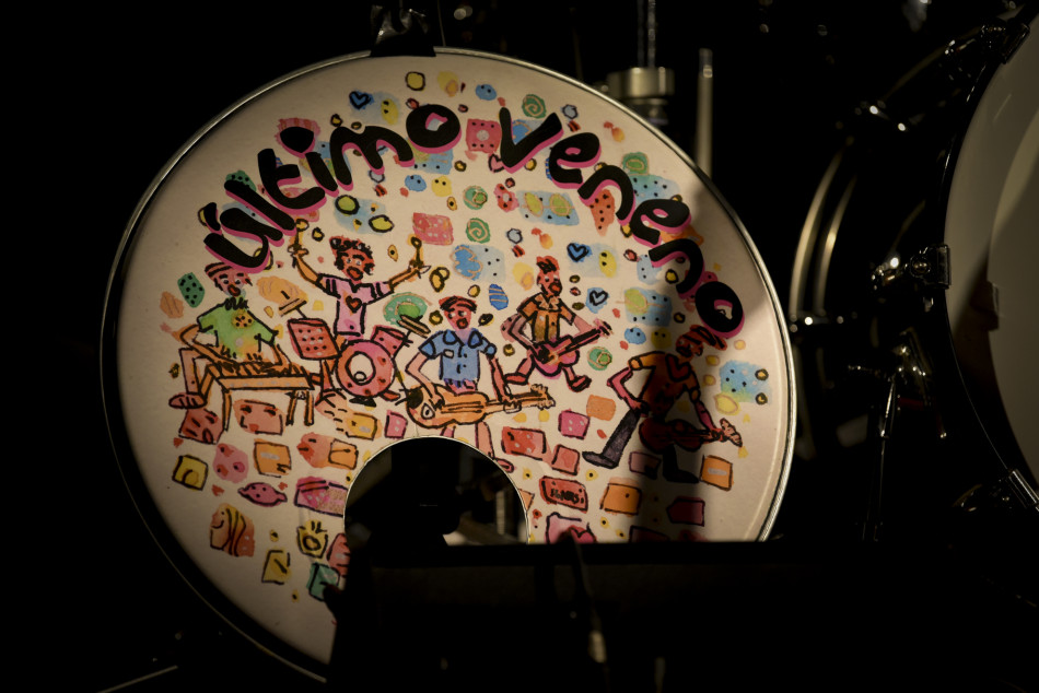 El Último Veneno celebra dues dècades als escenaris amb un concert especial que va omplir de gent la plaça del Castell