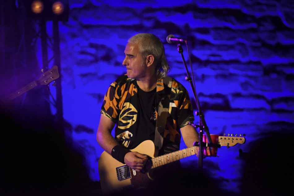 El Último Veneno celebra dues dècades als escenaris amb un concert especial que va omplir de gent la plaça del Castell